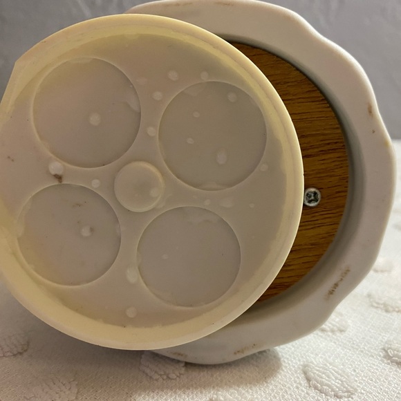 Vintage Japan Porcelain Angel Figurine Music Box - Picture 8 of 11